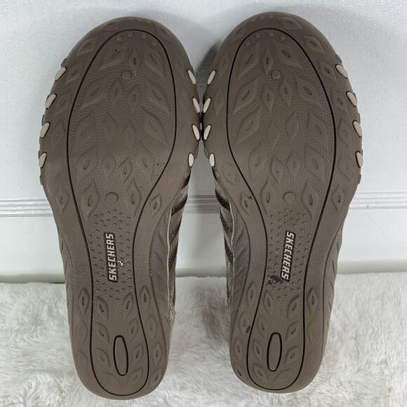 Skechers Breathe Easy “Remember Me” Slip-On Women’s 7.5 Dark Taupe - Picture 6 of 8